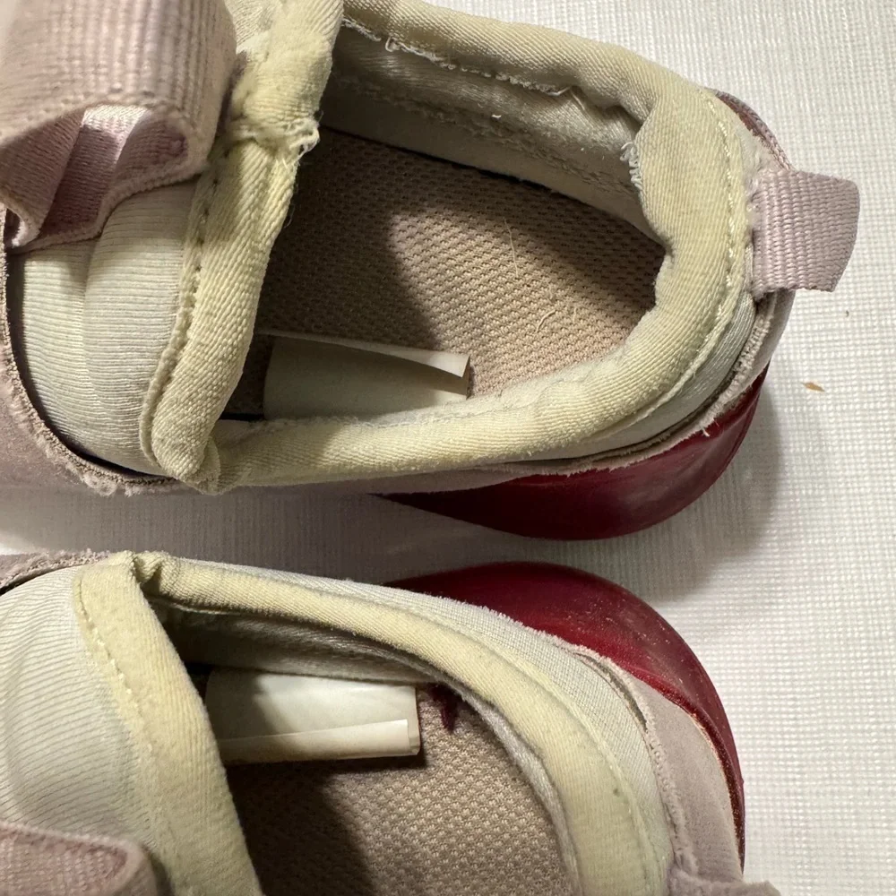 Nike AirMax 270 Girls Size 10C  Fast Shipping !